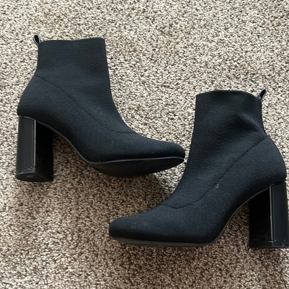 BCBG Generation Black Knit Booties - Picture 1 of 4